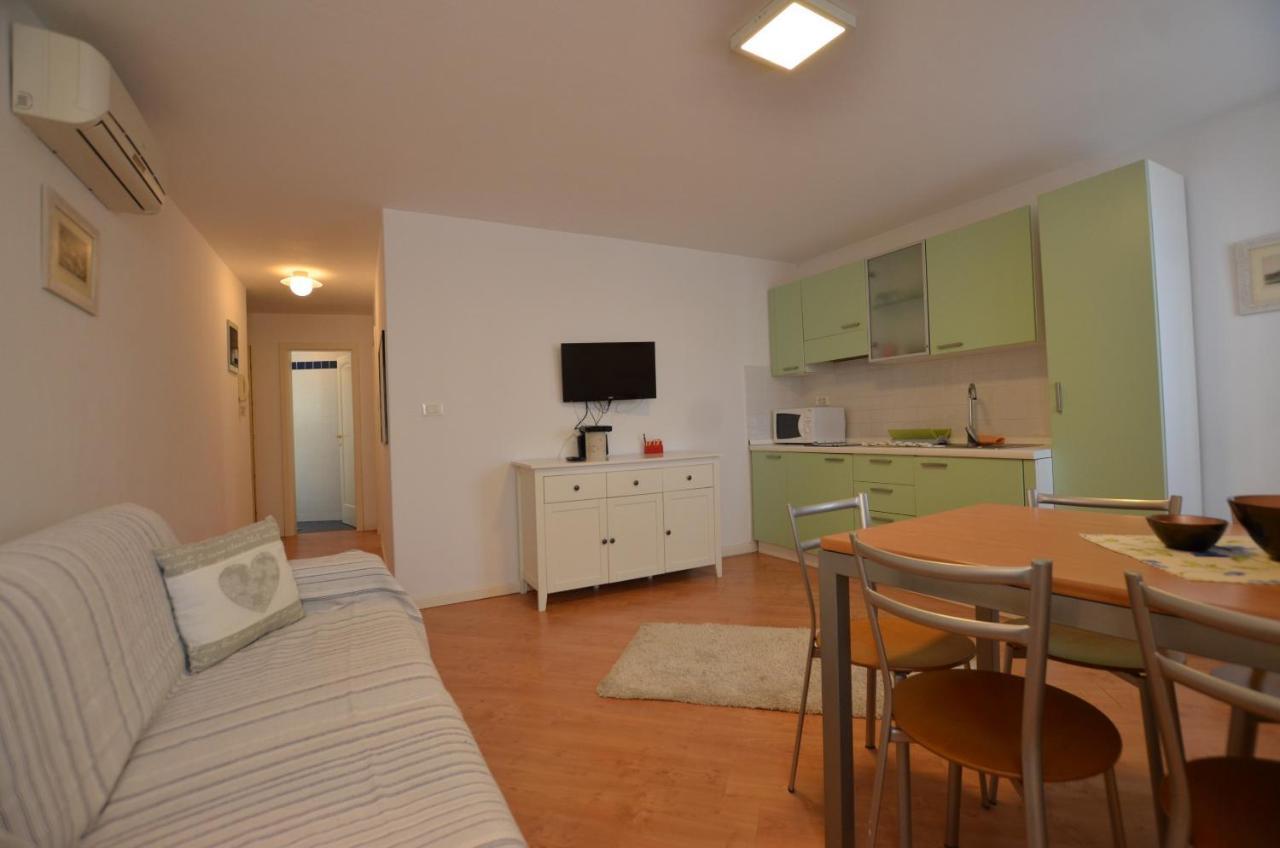 Stella 2 Sea View Apartment Ровінь Екстер'єр фото